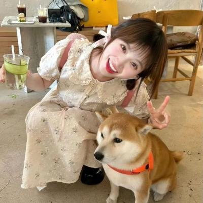 女孩向前走